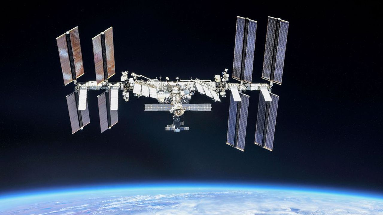 Estação Espacial realiza manobra para se desviar de lixo