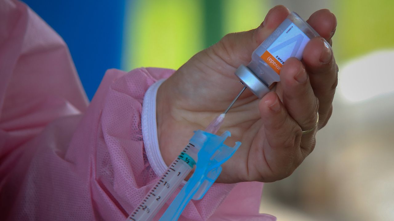 Santa Catarina deverá vacinar toda a população catarinense acima de 18 anos até o fim do mês de outubro